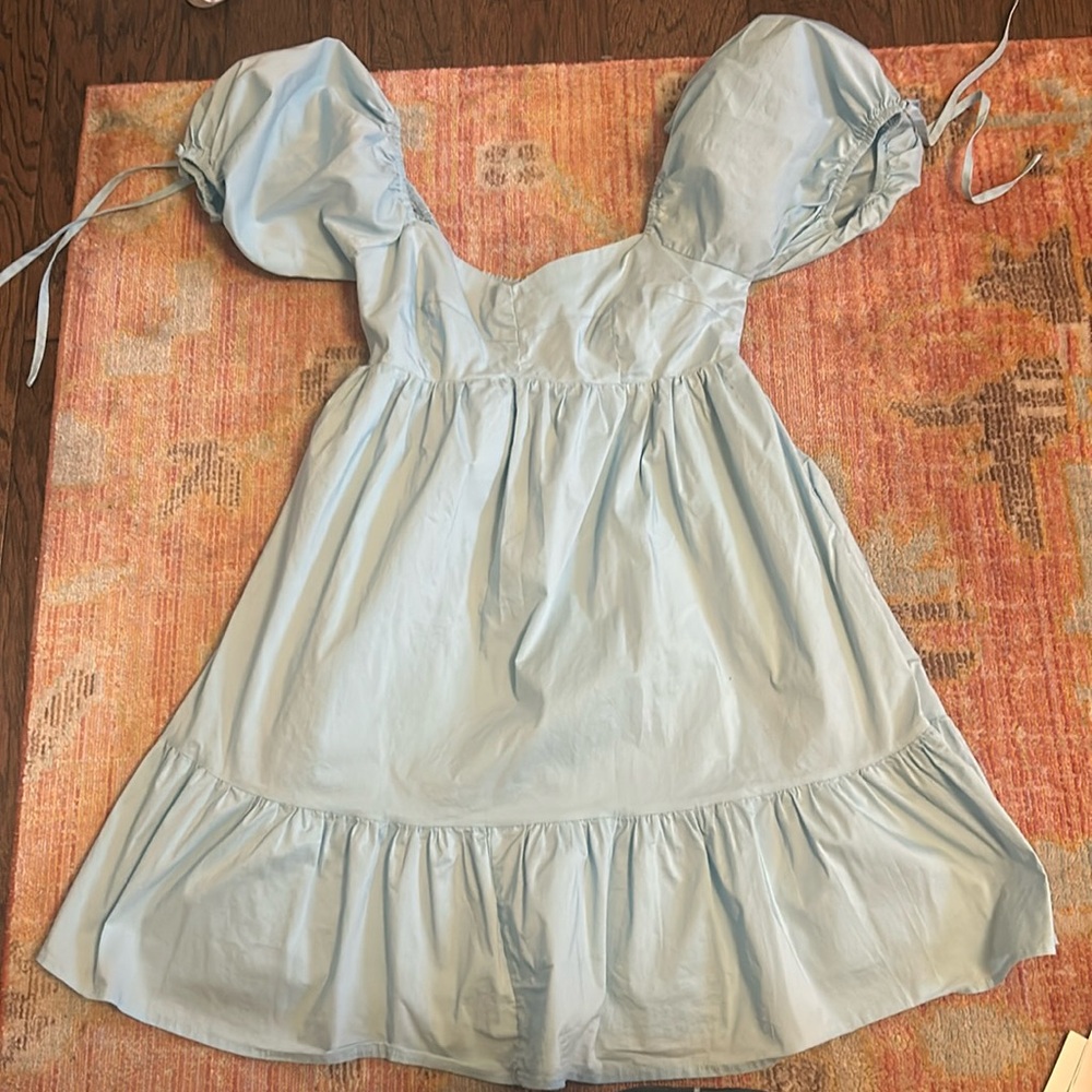 Blue mini dress with poofy sleeves that tie